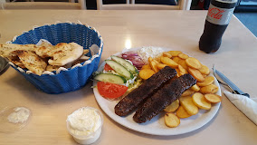 Imagen Younes Grill & Pizza